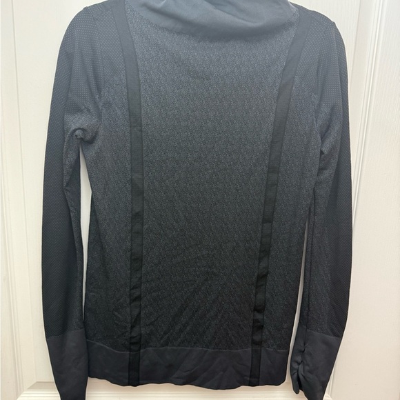 Under Armour women’s Dark Gray pullover - Picture 2 of 5